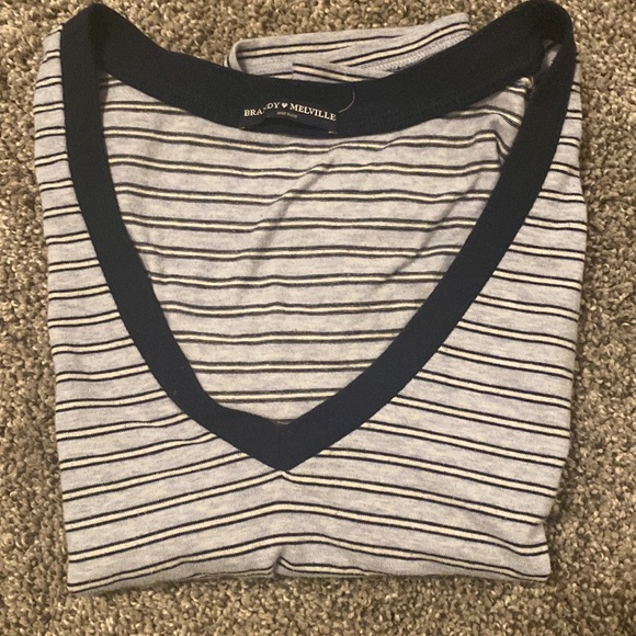 brandy melville tee - Picture 3 of 4